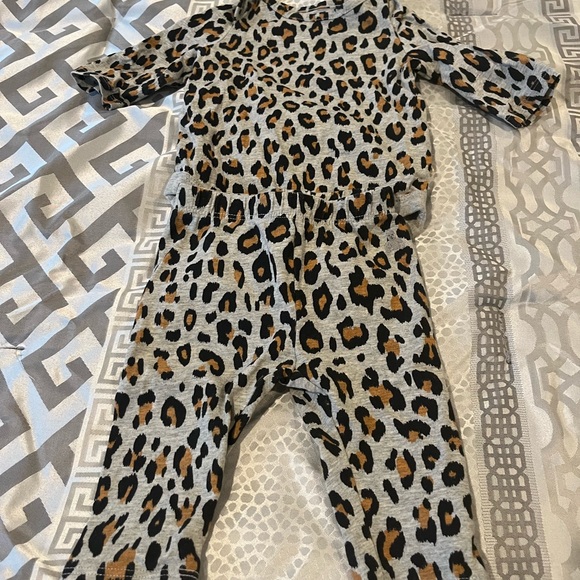 Baby Gap 0-3 month leopard shirt and top - Picture 1 of 2